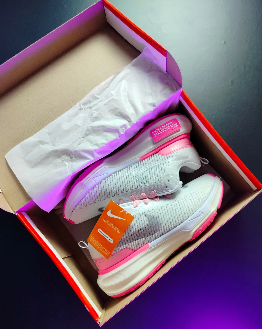 NIKE INVENCIBLE FEMININO BRANCO/ROSA