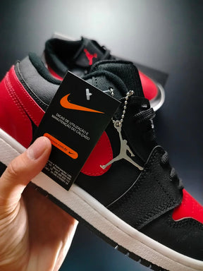 NIKE JORDAN PRETO/VERMELHO