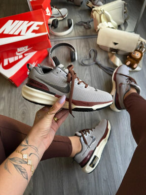 NIKE INVENCIBLE CACAU/OFF